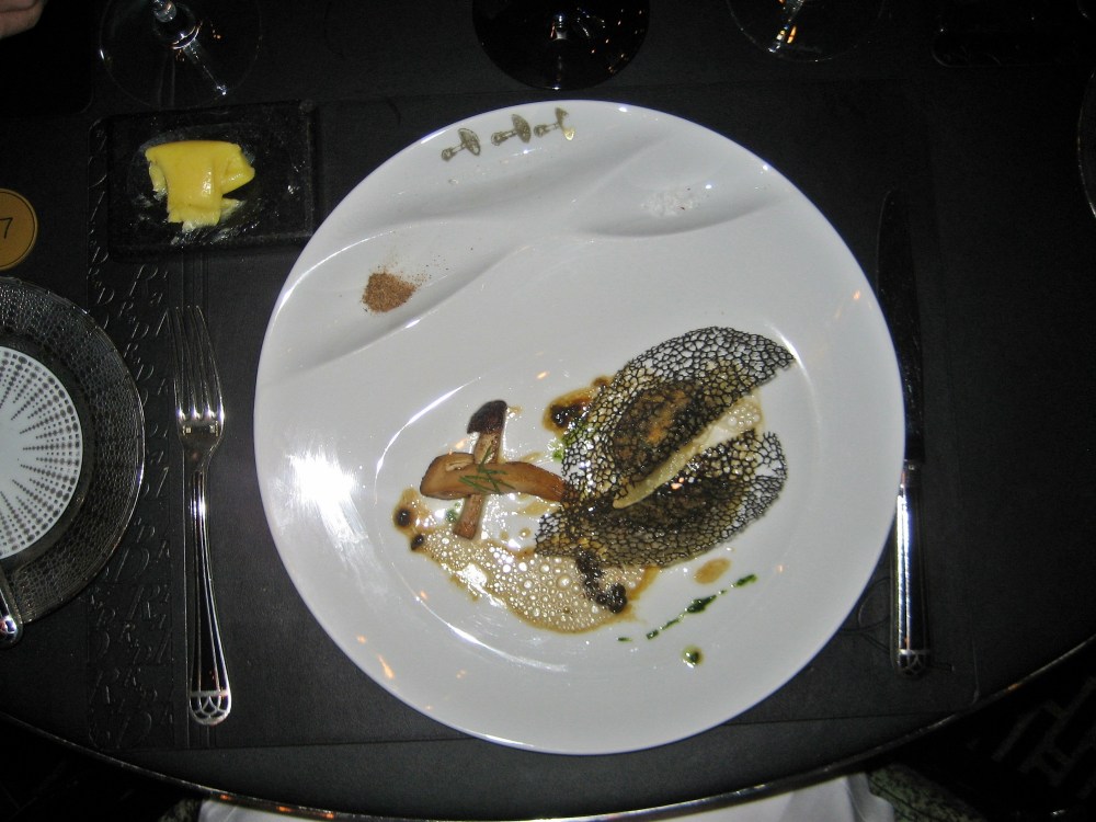 ROBUCHON AU DOME, CEPS MUSHROOM RAVIOLI WITH FOIE GRAS, IBERICO HAM AND VEGETABLE FOAM 016