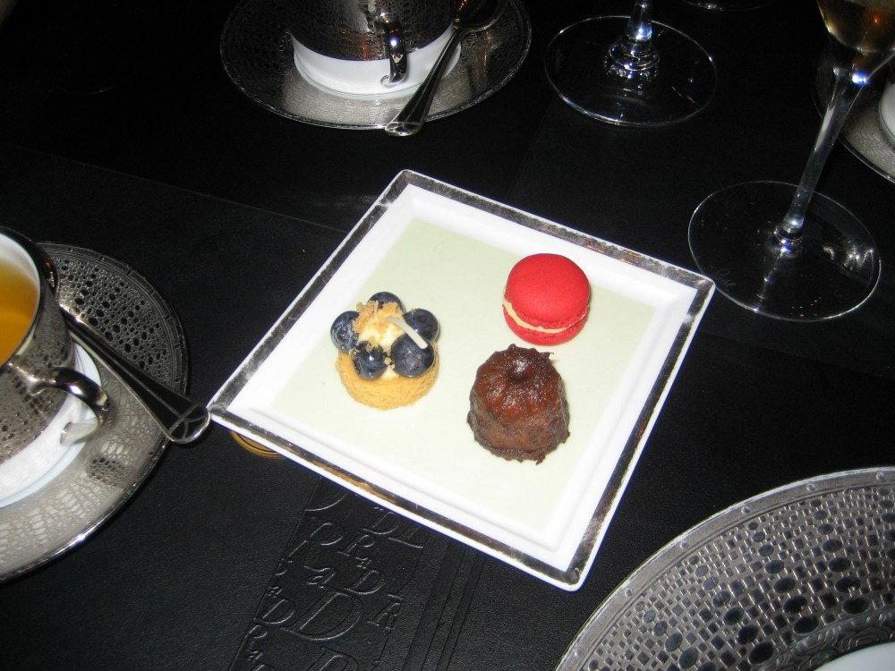 ROBUCHON AU DOME, SWEET TEMPTATIONS 040