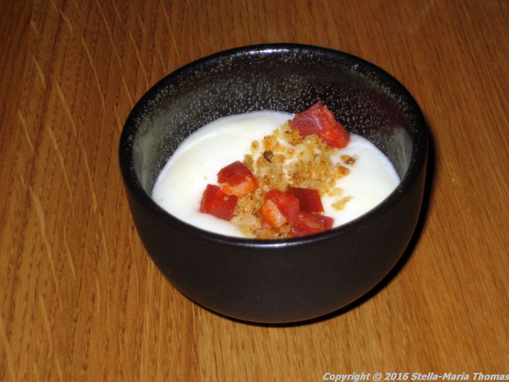 assiette-blanche-cheese-souffle-amuse-bouches-001_23769727666_o