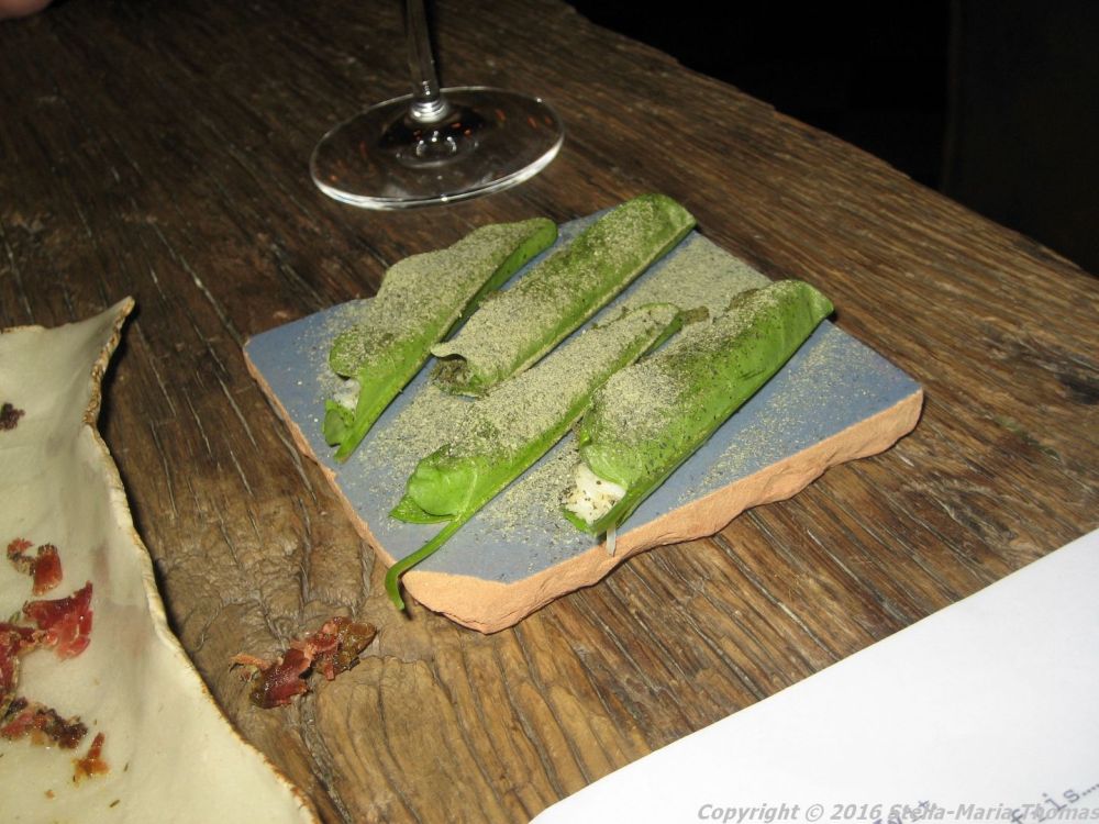 bruut-lamb-with-rosemary-and-thyme-sorrel-and-crab-amuse-bouches-001_23796367145_o