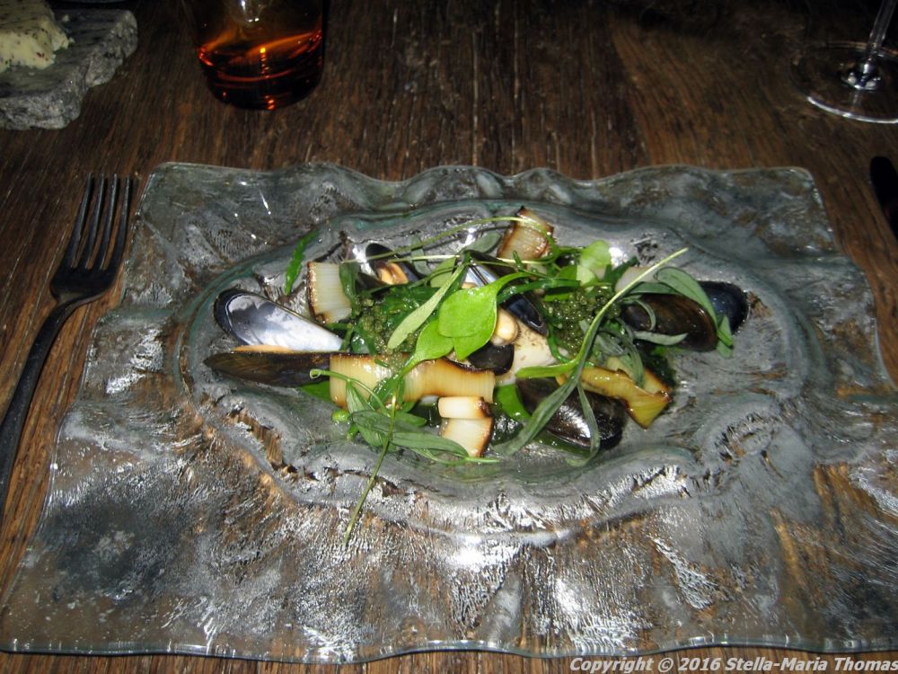 bruut-sea-bass-mussels-burnt-leeks-purlsane-005_23687911772_o