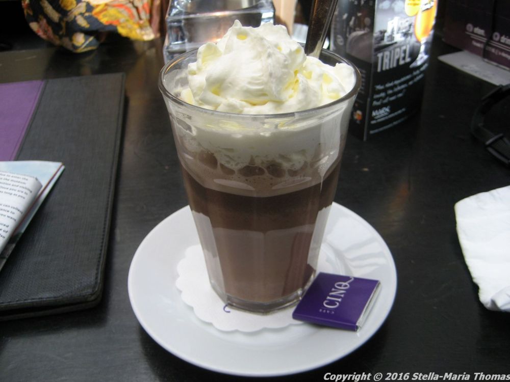 cafe-cinq-hot-chocolate-004_25380799540_o