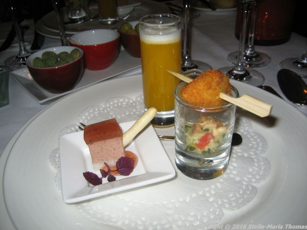 de-florentijnen-amuse-bouches-hare-pate-pumpkin-soup-prawn-croquette-001_23427836369_o