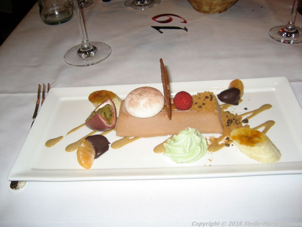 de-florentijnen-chocolate-tartufo-cookie-powder-almond-biscuits-pistachio-meringue-011_23687327772_o
