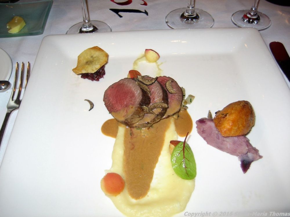 de-florentijnen-fillet-of-hart-parsnip-red-cabbage-bacon-and-potatoes-truffel-jus-008_23168964233_o