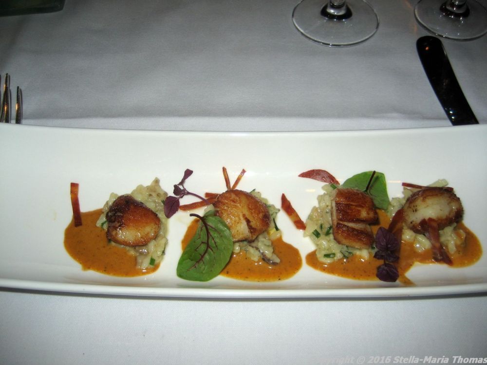 de-florentijnen-scallops-parmesan-risotto-green-herbs-chorizo-005_23713336641_o
