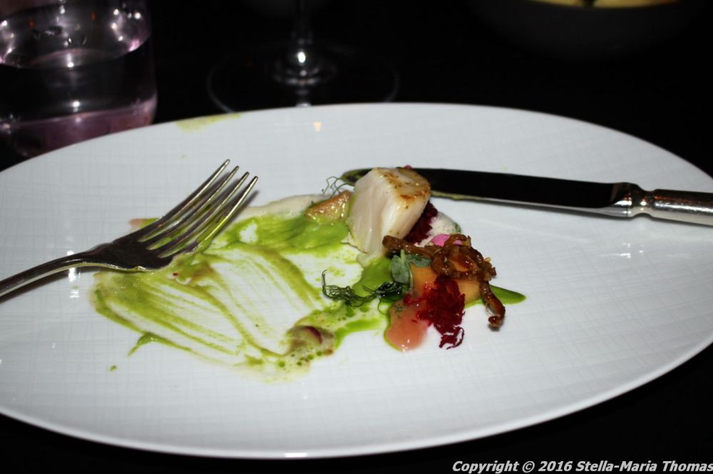 007-scallop-pea-sansho-pepper-crispy-chicken-skin-beetroot