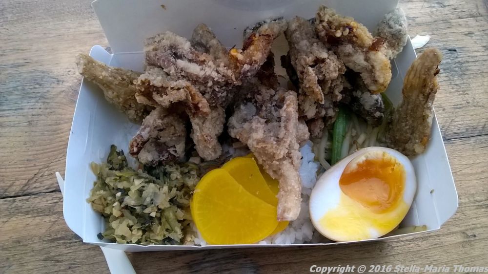 bian-dang-crumbed-oyster-mushrooms-short-grain-rice-pickles-stir-fried-vegetables-shitake-mushroom-sauce-and-marbled-tea-egg-004