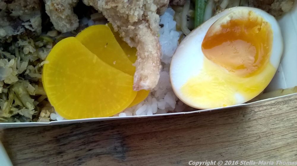 bian-dang-crumbed-oyster-mushrooms-short-grain-rice-pickles-stir-fried-vegetables-shitake-mushroom-sauce-and-marbled-tea-egg-005