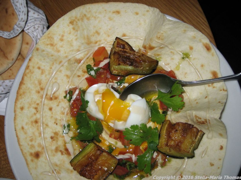 neni-sabich-aubergine-humus-poched-egg-amba-berlin-007
