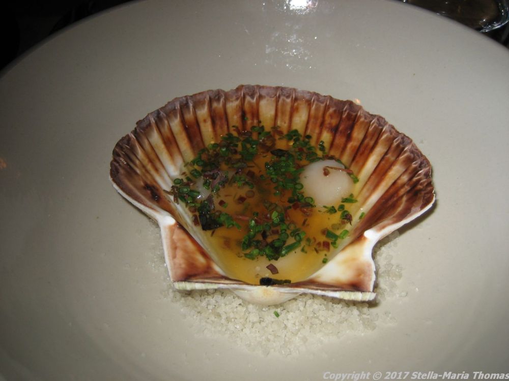no-2-salted-sea-scallops-with-bouillon-of-smoked-ham-and-glasswort-005