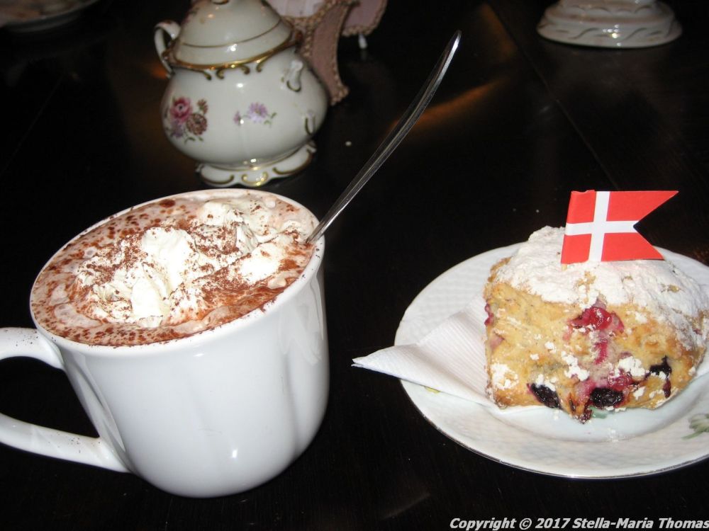 cafe-marmor-scone-and-hot-chocolate-002