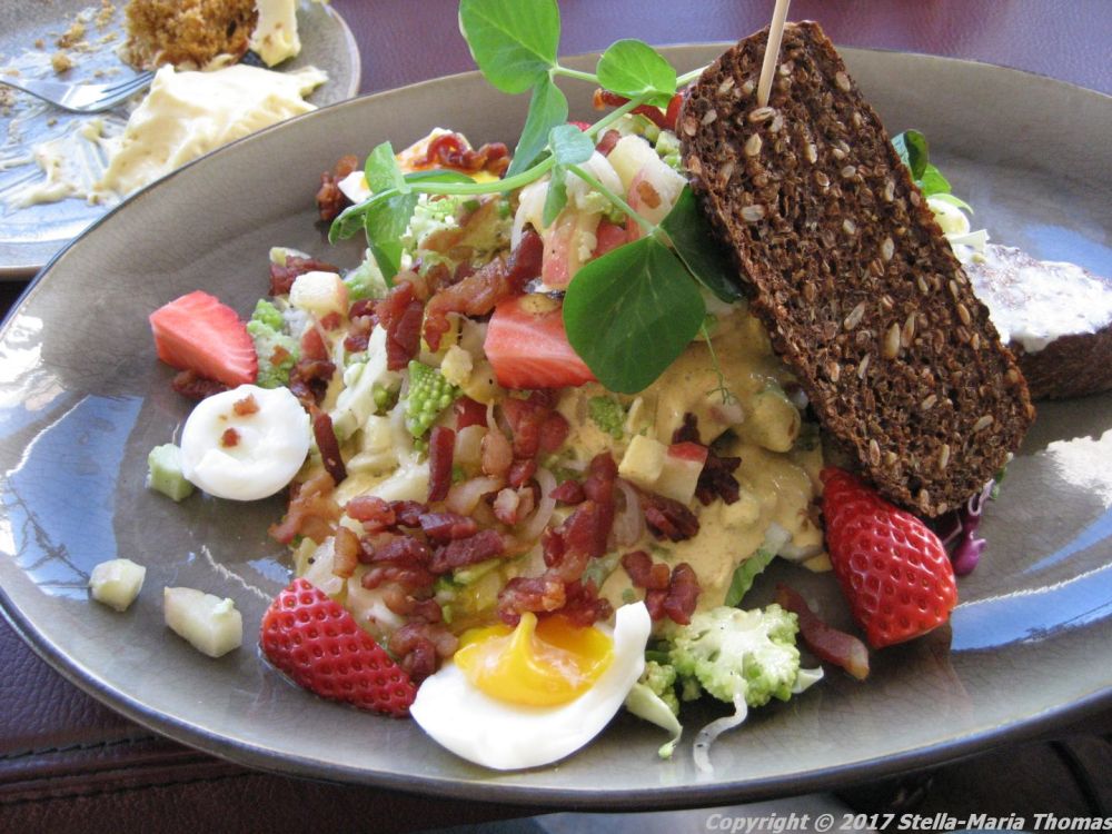 cafe-norden-chicken-sandwich-003