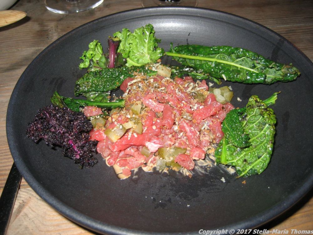 nabo-nabos-tartare-grilled-kale-crunchy-havgus-and-fermented-garlic-005