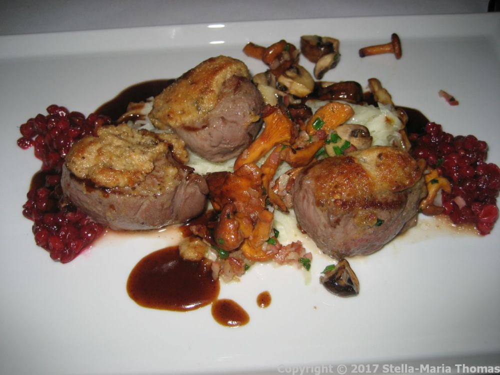 RESTAURANT PRUEMER GANG - MEDALLIONS OF VENISON, KOHLRABI, SPAETZLI AND FRESH LINGONBERRIES 006
