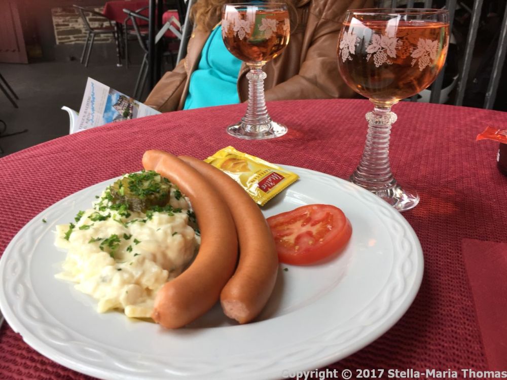 SCHLOSS COCHEM CAFE - WURST AND POTATO SALAD AND WINE 002