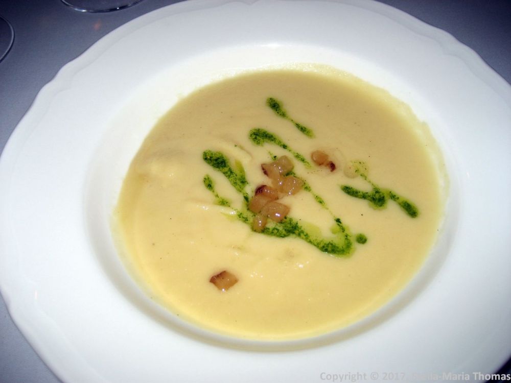 WENTZL, SAUERKRAUT CREAM SOUP, BACON CHIPS, SMOKED OLIVE OIL 008