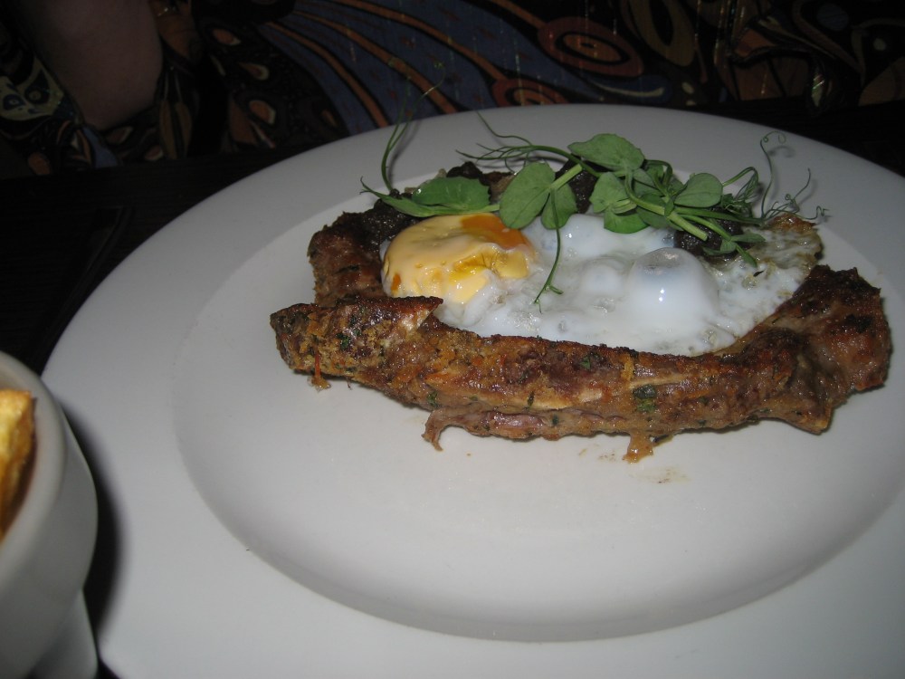 the-fox-and-hounds-breaded-veal-cutlet-fried-duck-egg-fh-mushroom-ketchup-005_36620774990_o