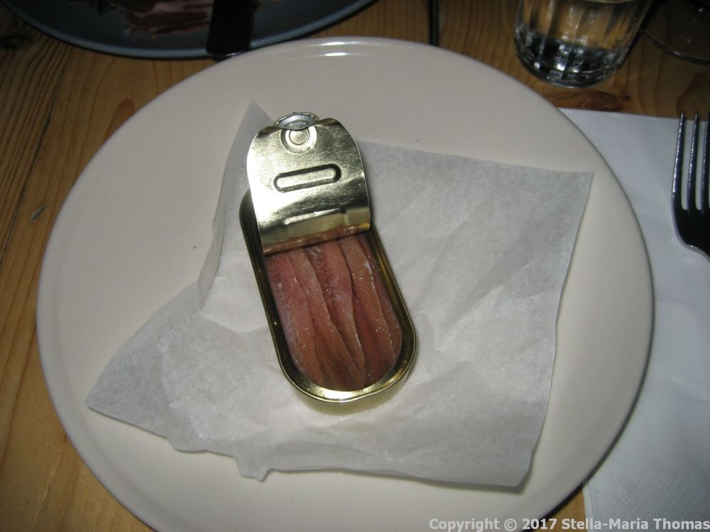 GORILLA, ANCHOVIES 003