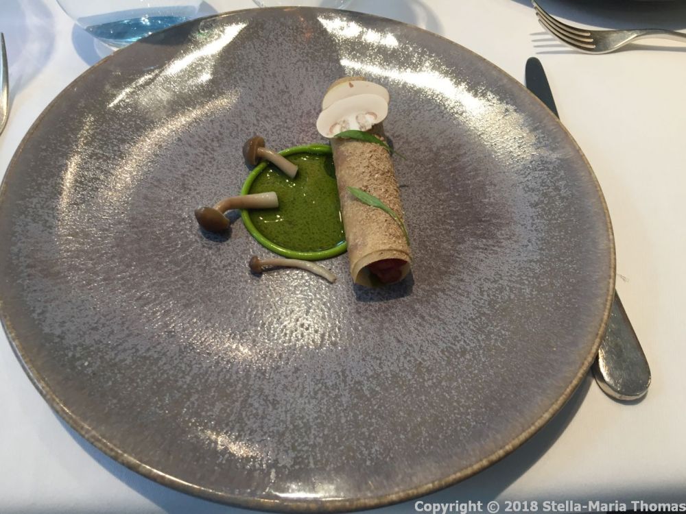 LAUNCESTON PLACE, BEEF TARTAR, KOMBUCHA MAYONNAISE, BUTTON MUSHROOMS 006