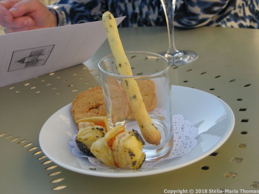 CHATEAU D'ETOGES, BREAD STICKS AND CANAPES 001