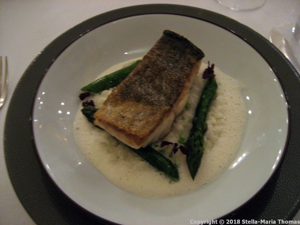 CHATEAU D'ETOGES, SEARED COD FILLET, CREAMY RISOTTO WITH GREEN ASPARAGUS, PARMESAN SAUCE 010