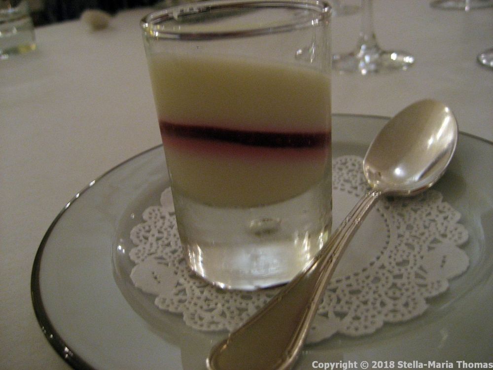 CHATEAU D'ETOGES, WHITE CHOCOLATE AND RASPBERRY MOUSSE 015