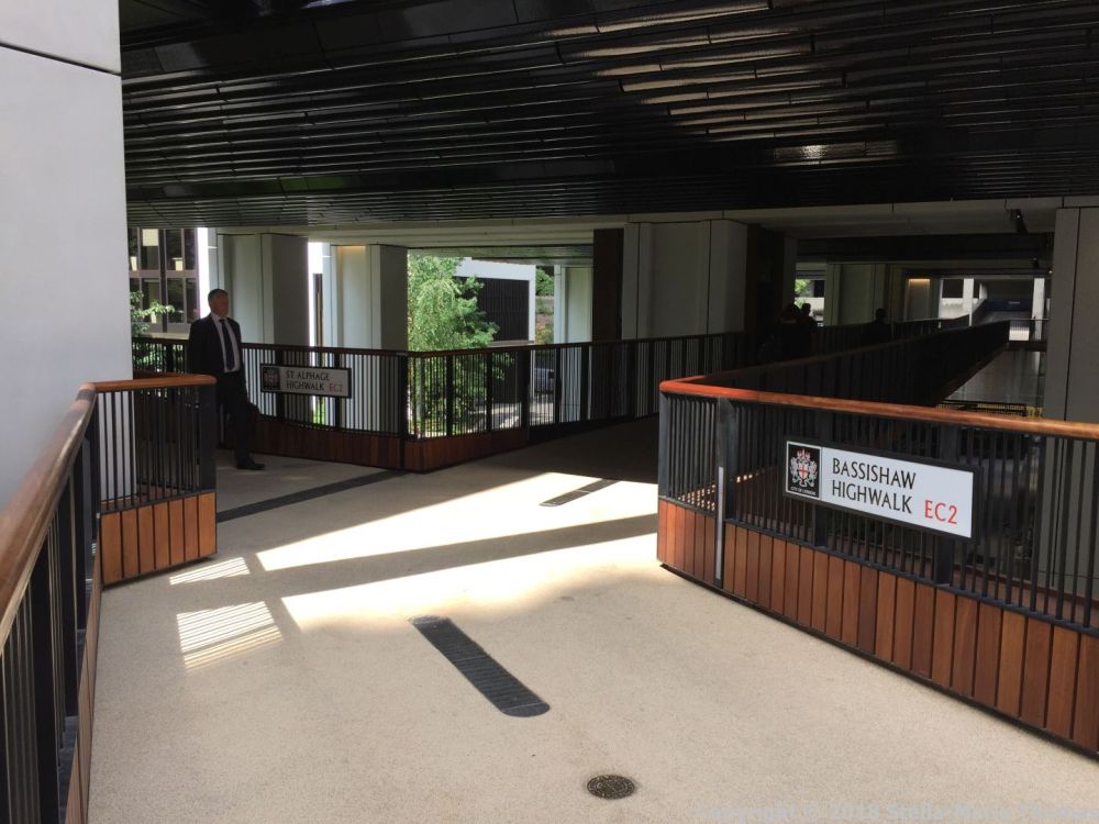 LUNCHTIME TOURISM 012